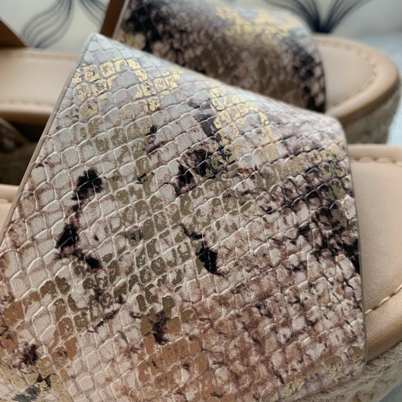 Soda Snake Skin platform Sandals women’s 6.5 or 8, 8.5,9,9.5 or 10 - Picture 12 of 16